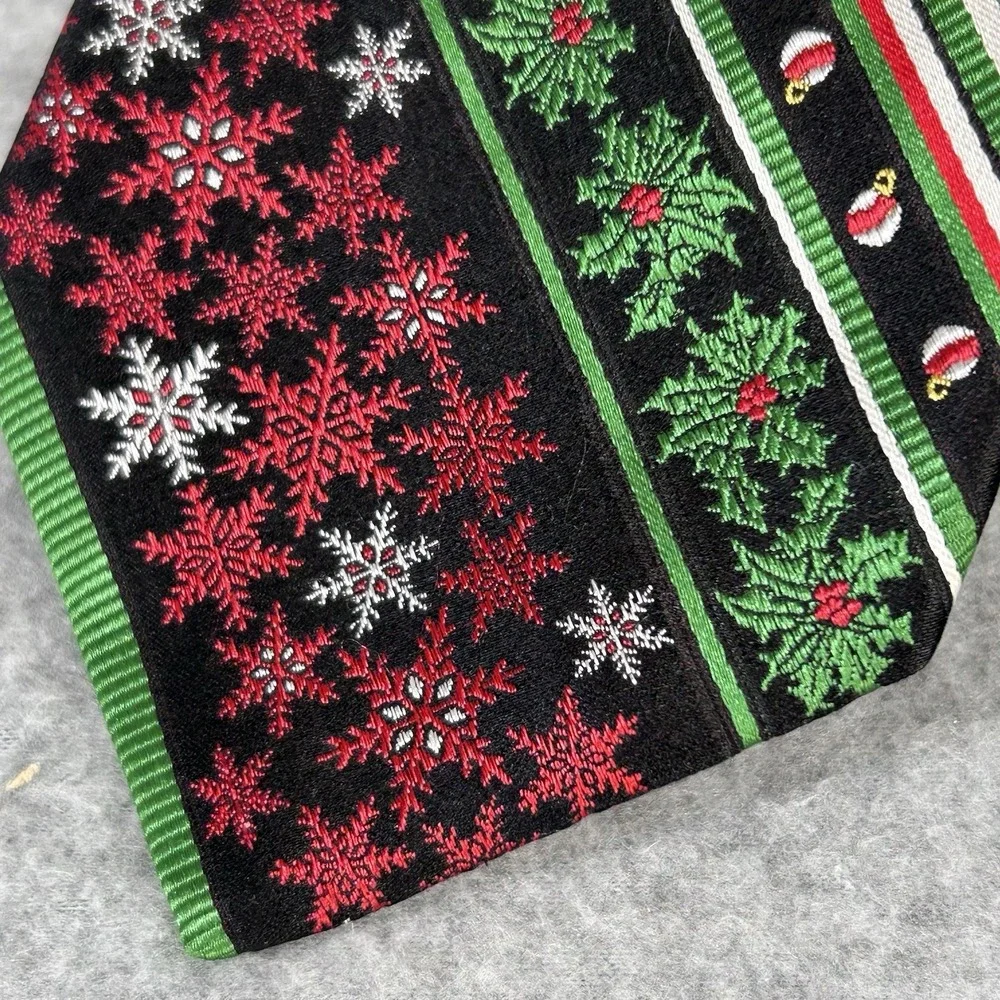 Hallmark Holiday‎ Traditions Christmas Tie Snowflakes Holly Ornaments Mens